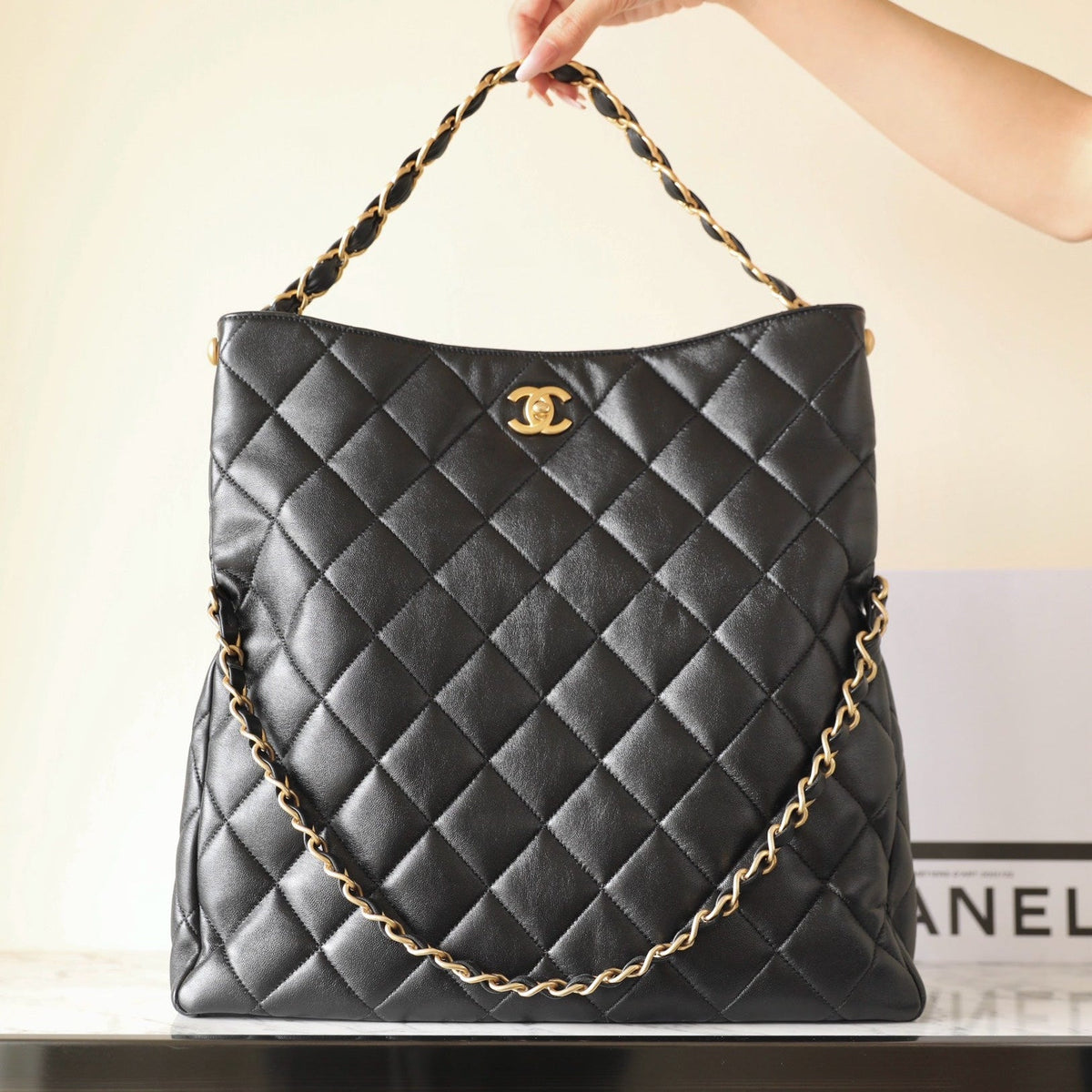 CHANEL 25S TOTE 36 CM IN BLACK LAMBSKIN WITH GOLD HARDWARE