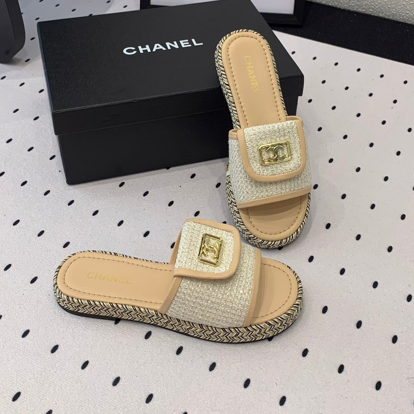 Double CC Women New Trendy Calfskin Slippers Beige Cream