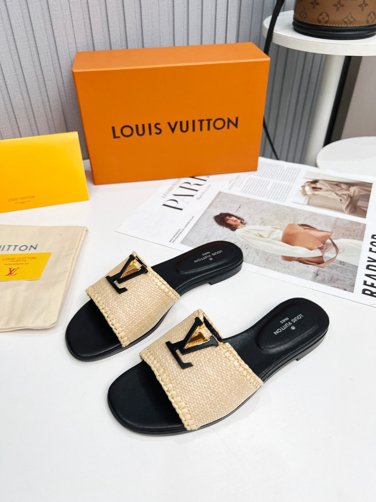 LV 26S FLAT SLIDES IN BLACK CALFSKIN AND BEIGE RAFFIA