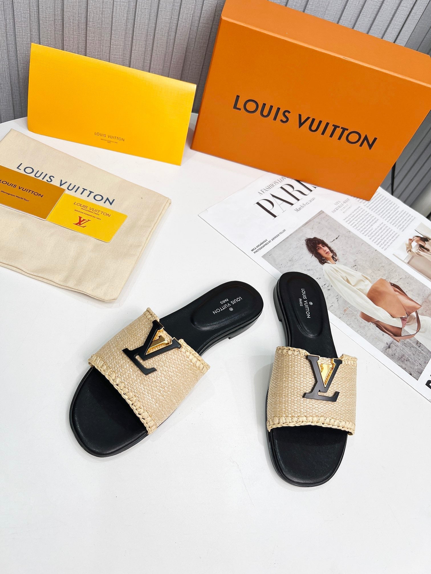 LV 26S FLAT SLIDES IN BLACK CALFSKIN AND BEIGE RAFFIA