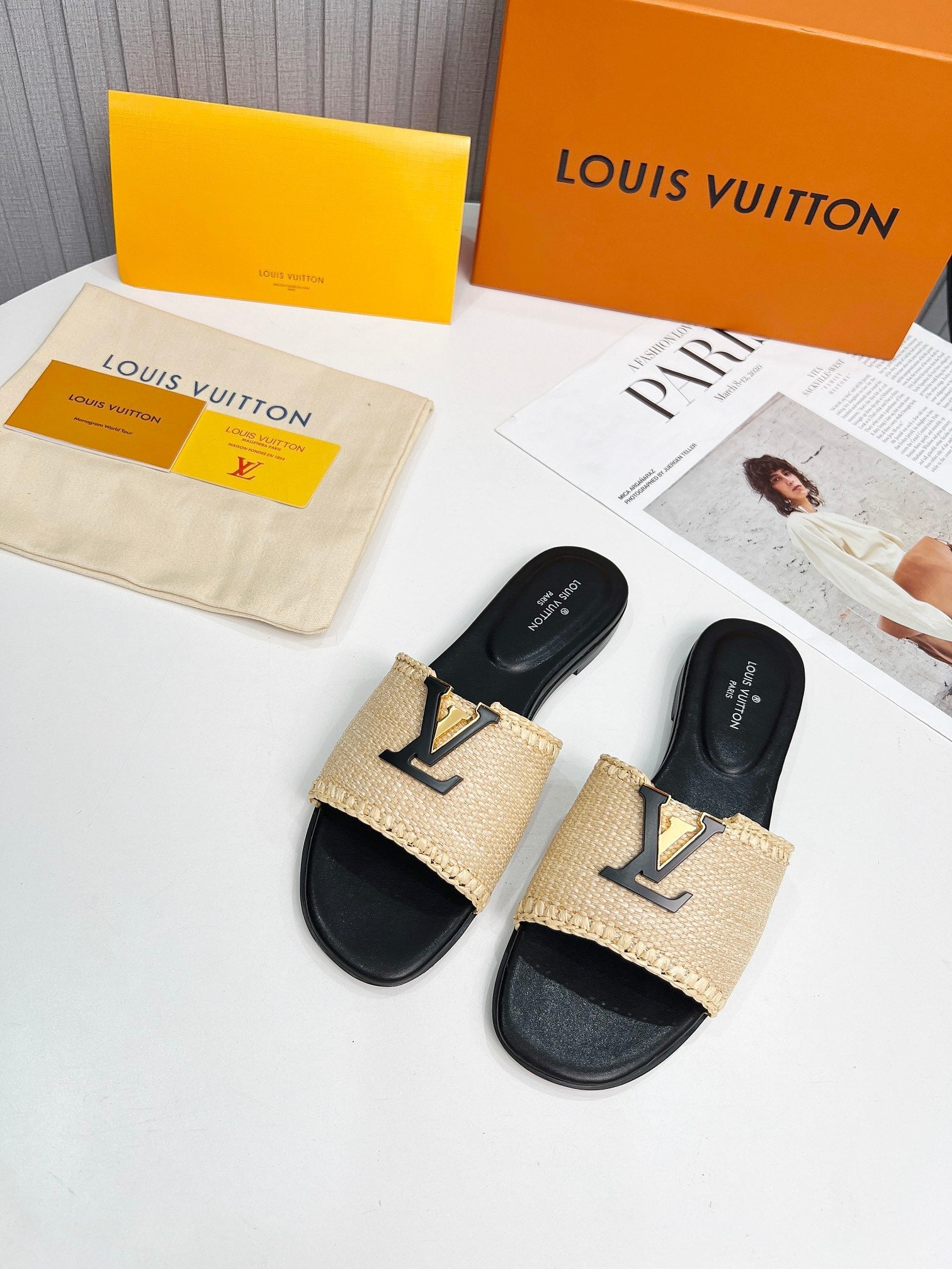 LV 26S FLAT SLIDES IN BLACK CALFSKIN AND BEIGE RAFFIA