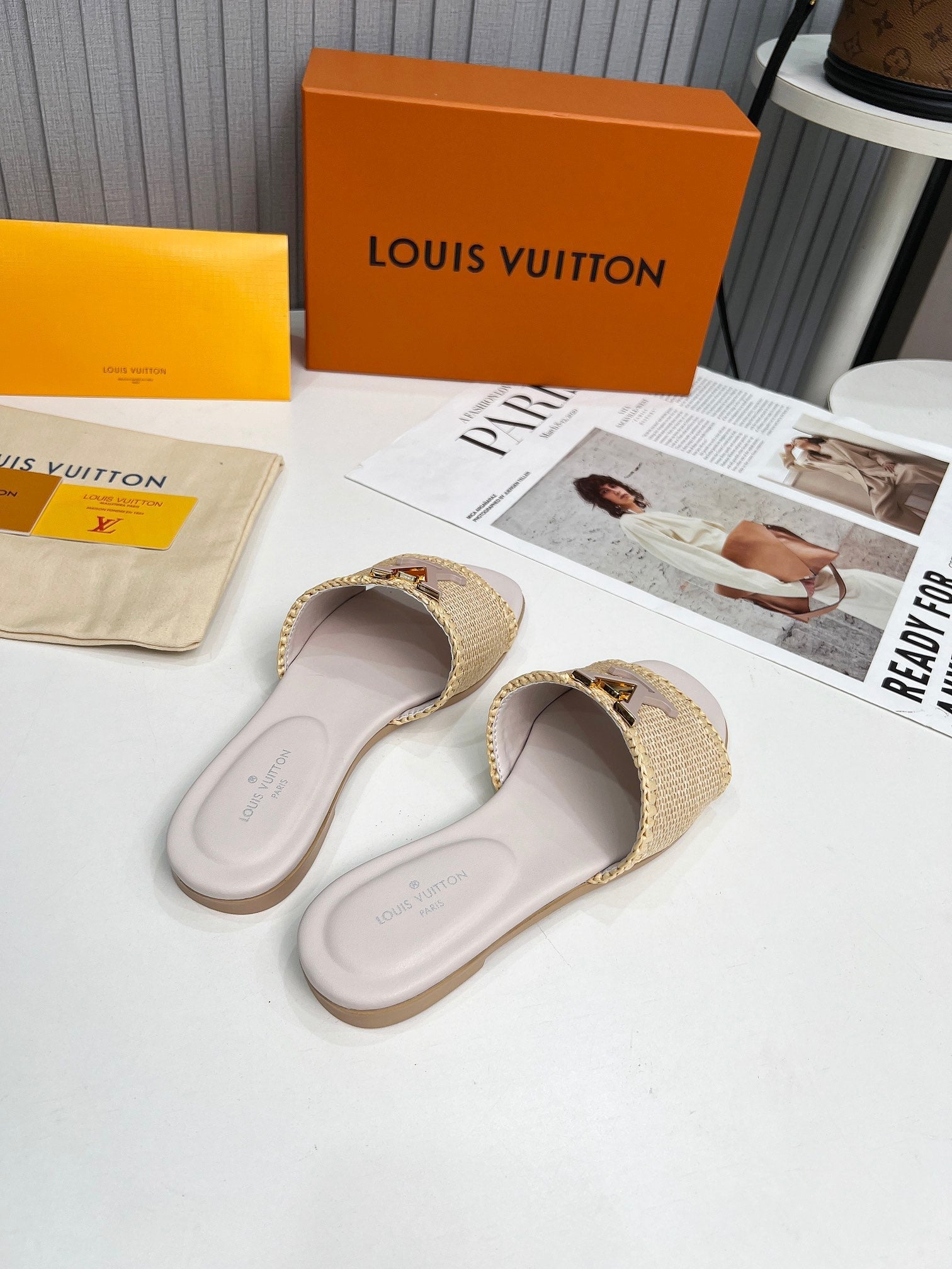 LV 26S FLAT SLIDES IN ASH BEIGE CALFSKIN AND RAFFIA
