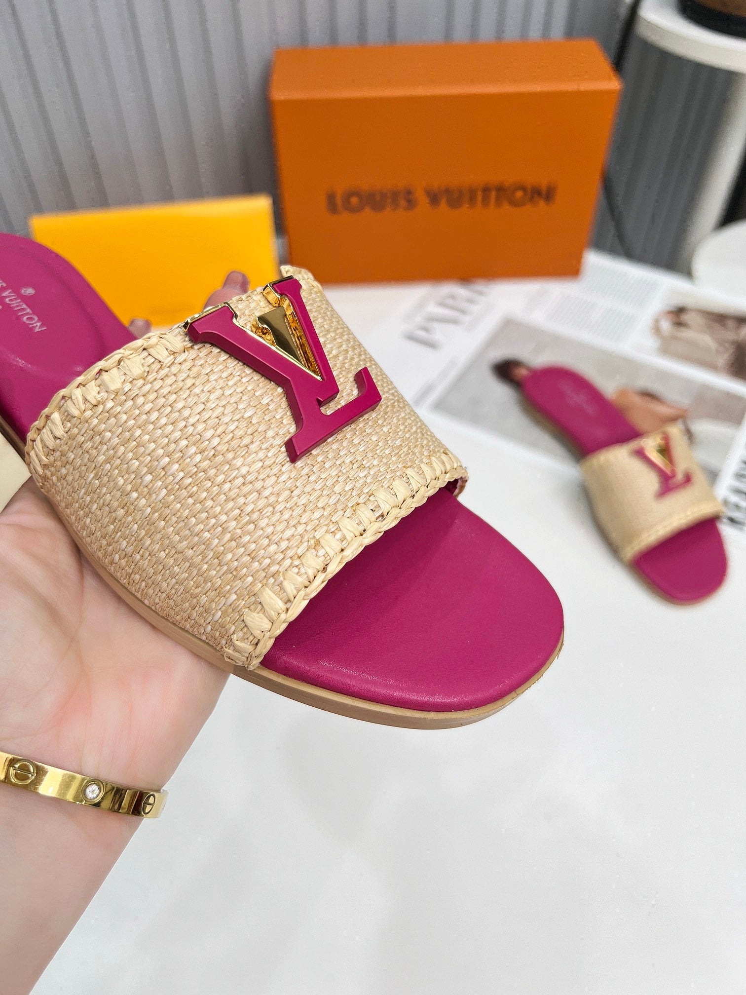 LV 26S FLAT SLIDES IN PINK CALFSKIN AND BEIGE RAFFIA
