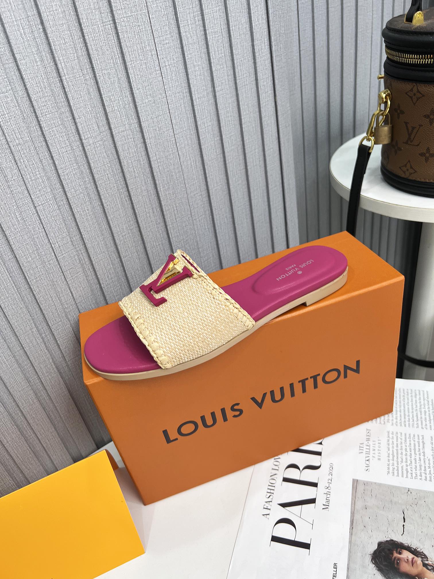 LV 26S FLAT SLIDES IN PINK CALFSKIN AND BEIGE RAFFIA
