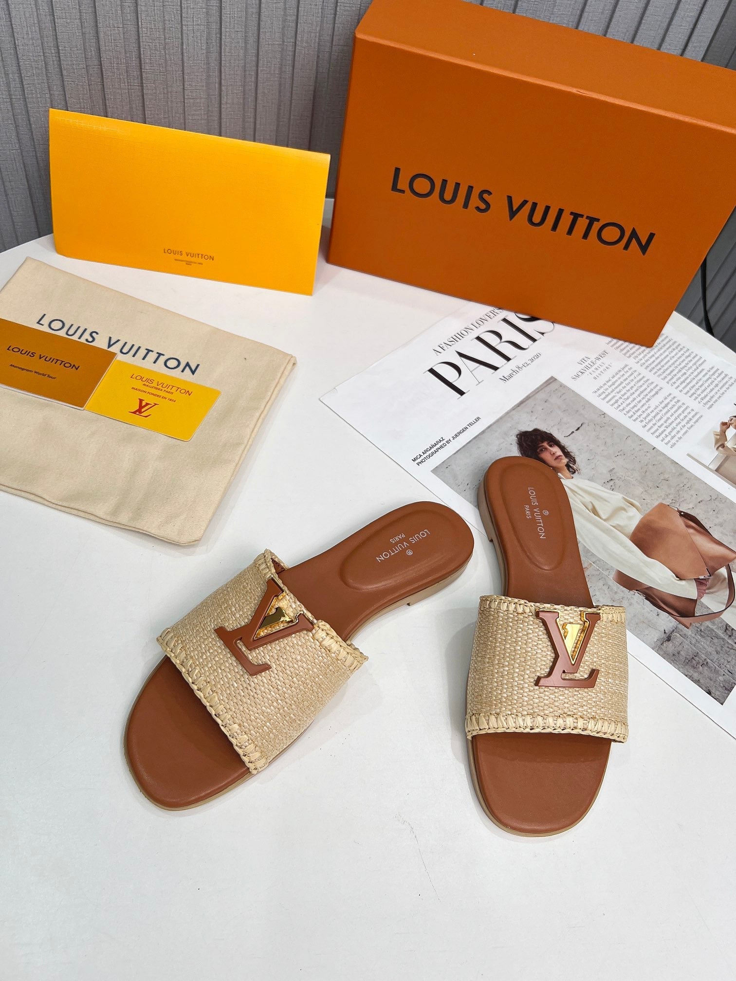 LV 26S FLAT SLIDES IN BROWN CALFSKIN AND BEIGE RAFFIA