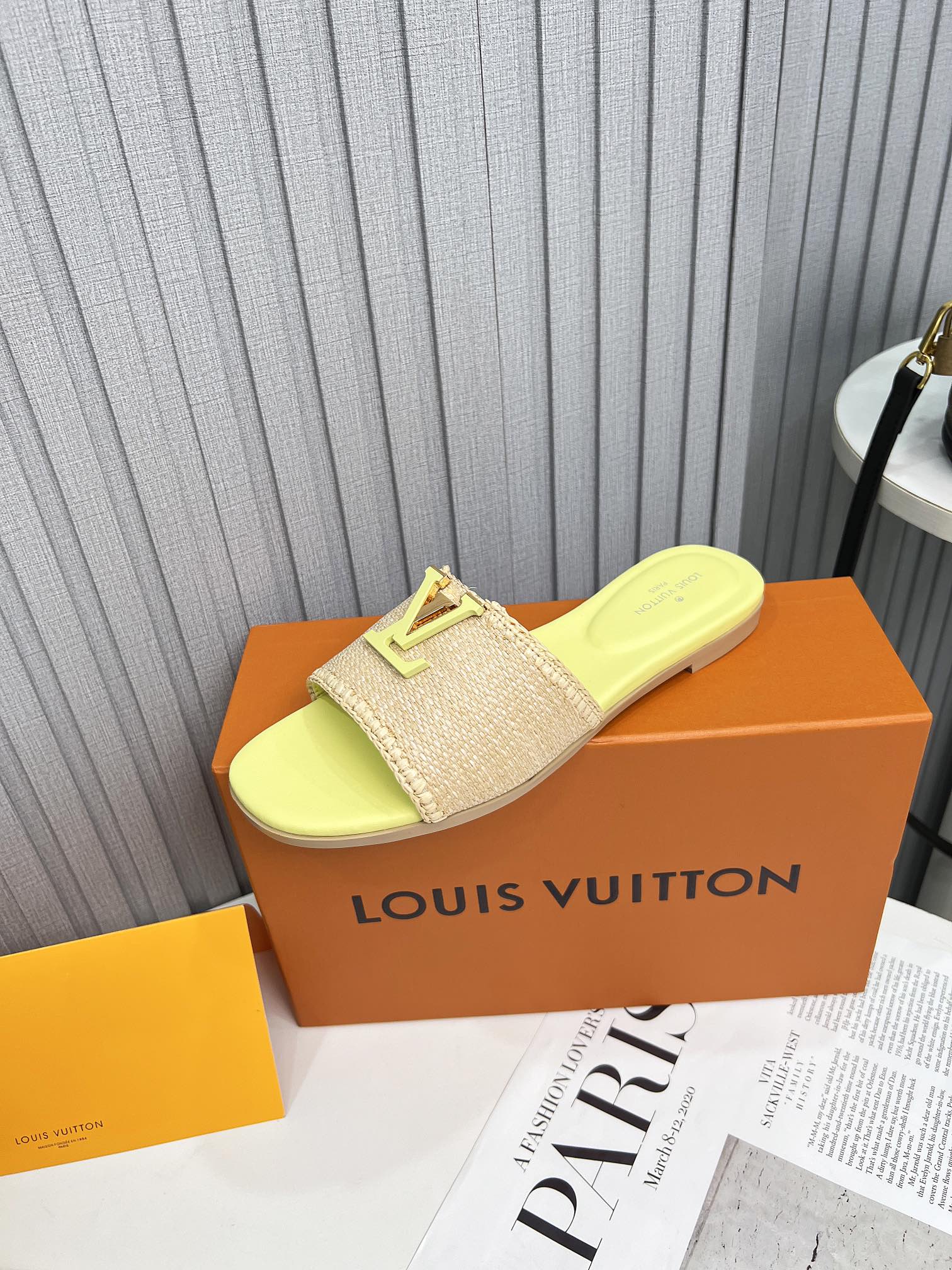 LV 26S FLAT SLIDES IN LIGHT YELLOW CALFSKIN AND BEIGE RAFFIA