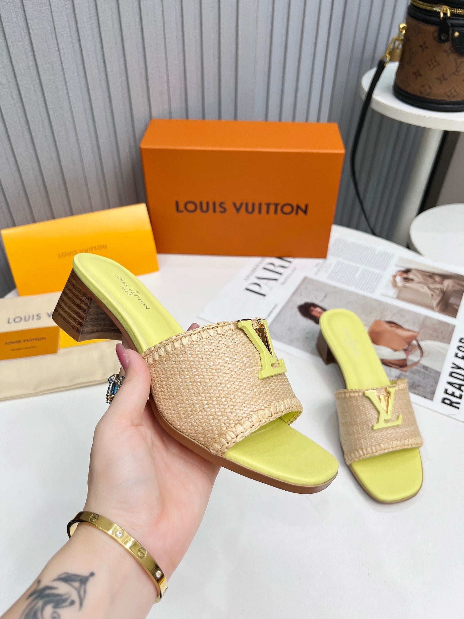 LV 26S CAPRI HIGH-HEELED MULES IN LIGHT YELLOW CALFSKIN AND BEIGE RAFFIA