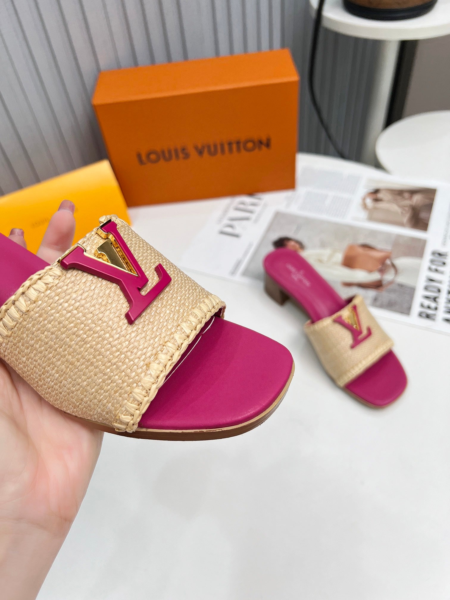 LV 26S CAPRI HIGH-HEELED MULES IN PINK CALFSKIN AND BEIGE RAFFIA