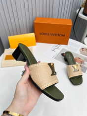 LV 26S CAPRI HIGH-HEELED MULES IN MOSS GREEN CALFSKIN AND BEIGE RAFFIA