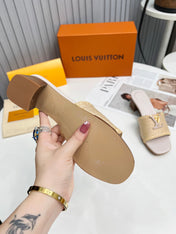 LV 26S CAPRI HIGH-HEELED MULES IN ASH BEIGE CALFSKIN AND RAFFIA