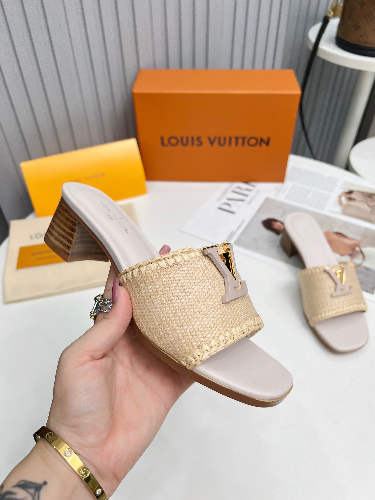 LV 26S CAPRI HIGH-HEELED MULES IN ASH BEIGE CALFSKIN AND RAFFIA