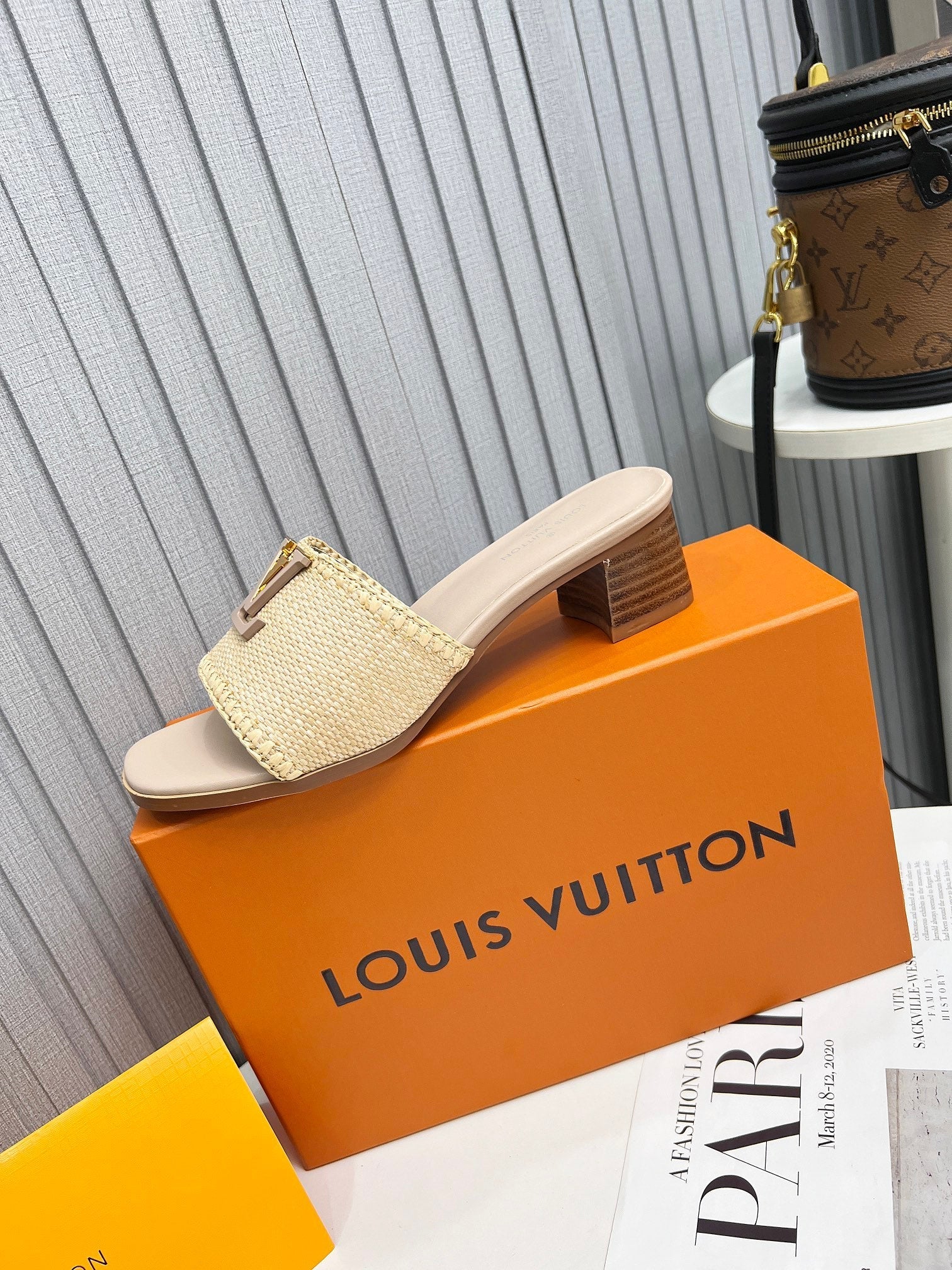 LV 26S CAPRI HIGH-HEELED MULES IN ASH BEIGE CALFSKIN AND RAFFIA