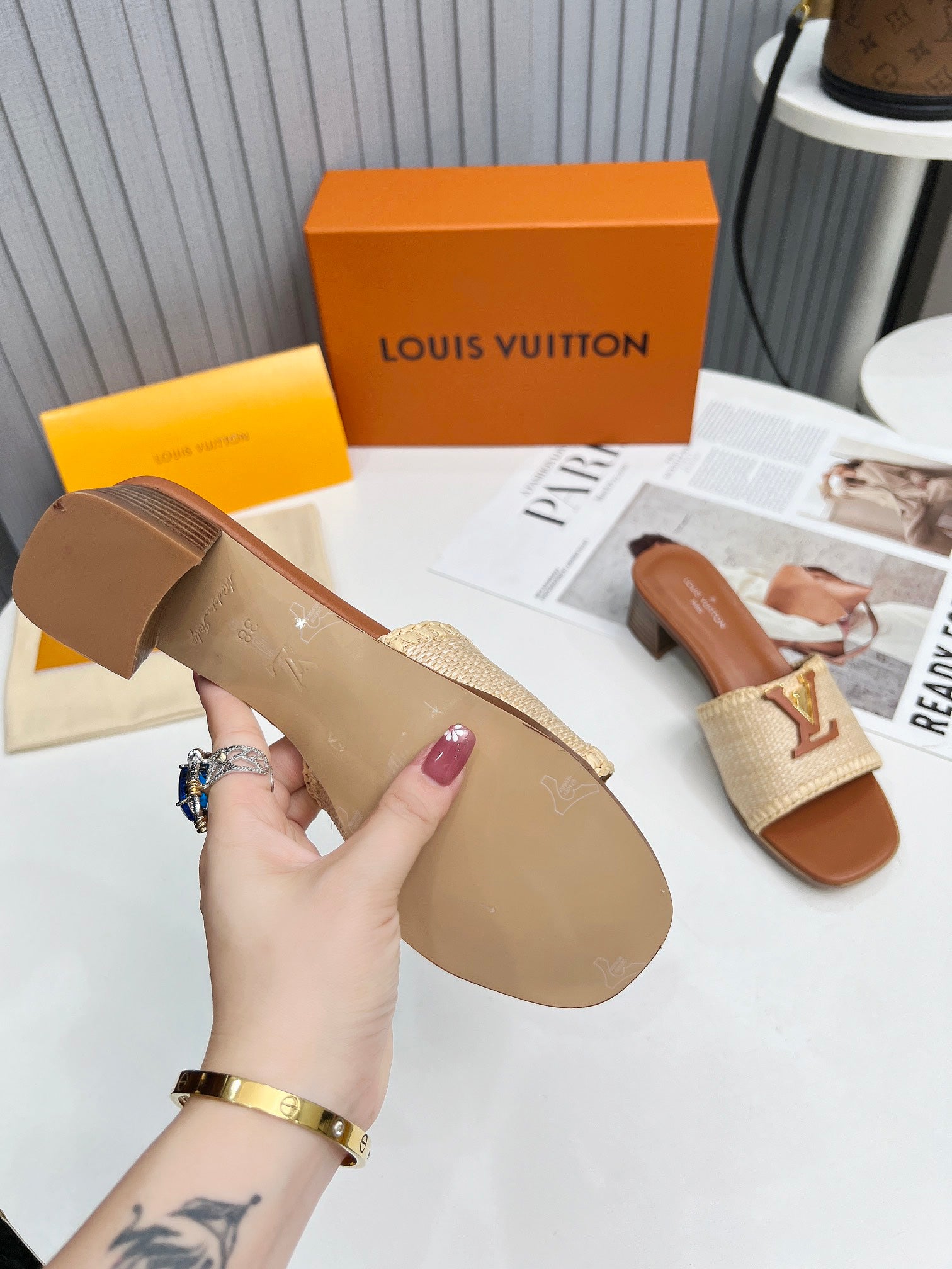 LV 26S CAPRI HIGH-HEELED MULES IN BROWN CALFSKIN AND BEIGE RAFFIA