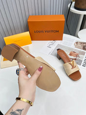 LV 26S CAPRI HIGH-HEELED MULES IN BROWN CALFSKIN AND BEIGE RAFFIA