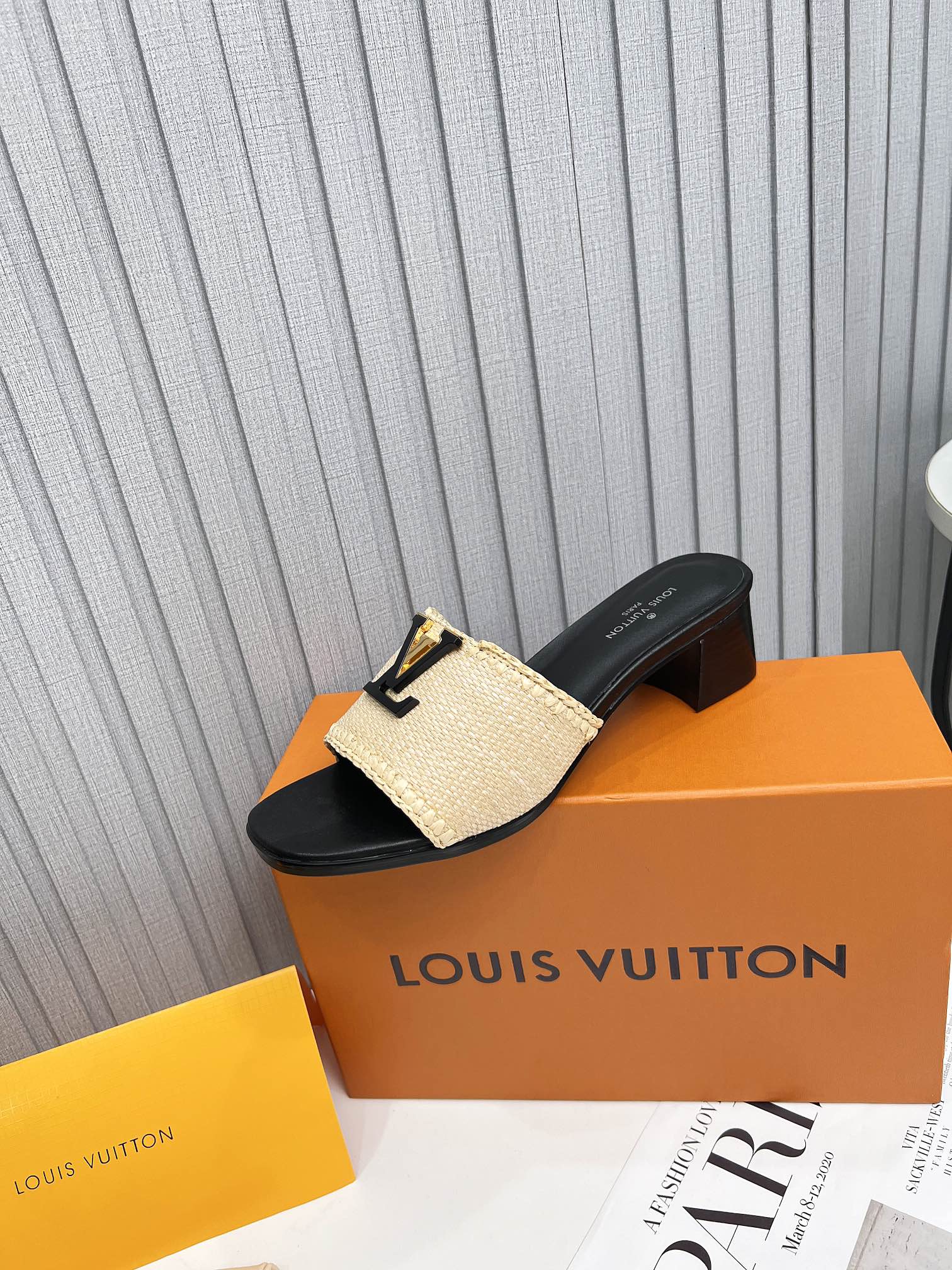 LV 26S CAPRI HIGH-HEELED MULES IN BLACK CALFSKIN AND BEIGE RAFFIA