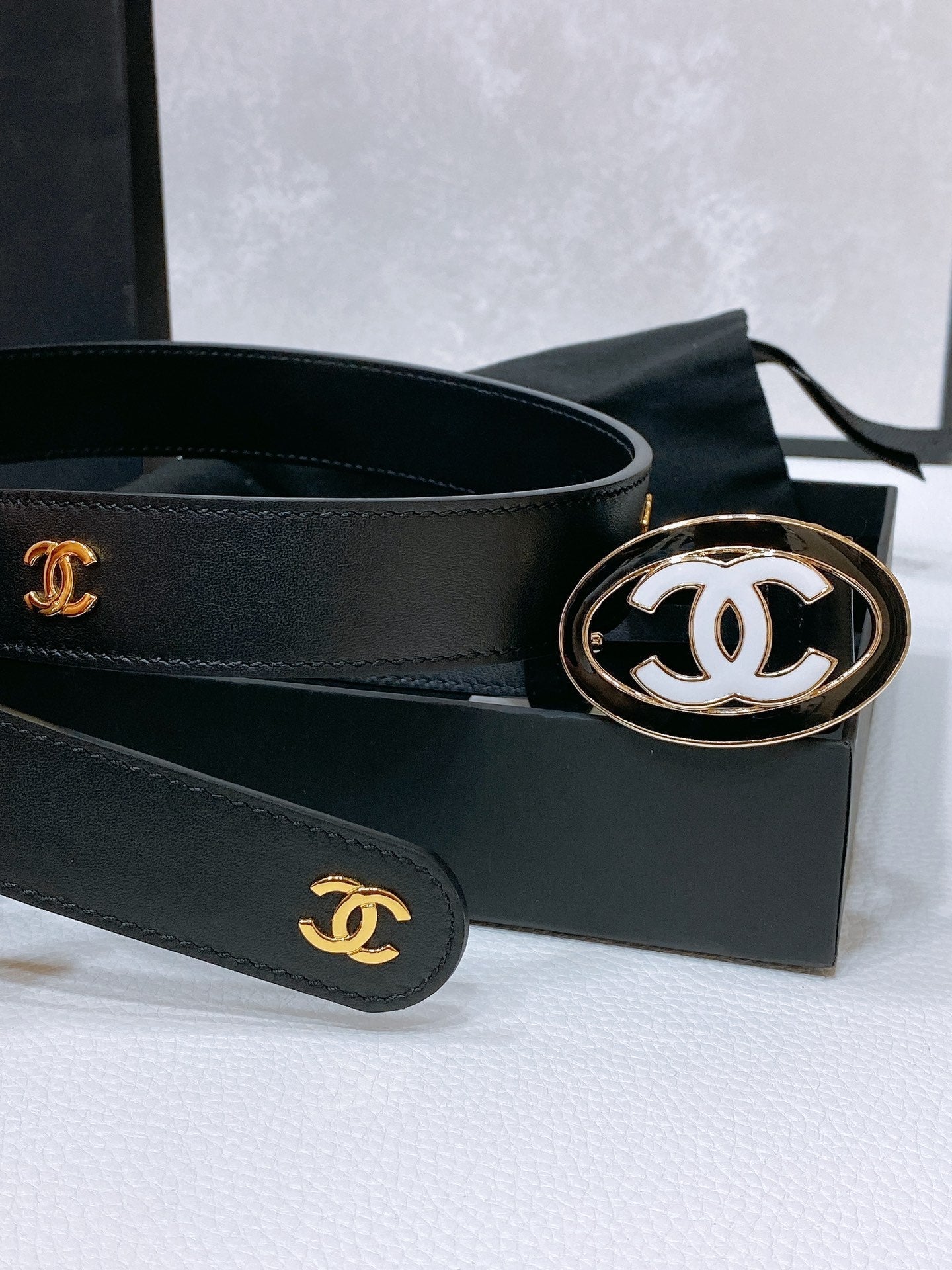 CC 30MM BELT IN BLACK SMOOTH CALFSKIN WHITE MIX BLACK METAL LOGO GOLD HARDWARE