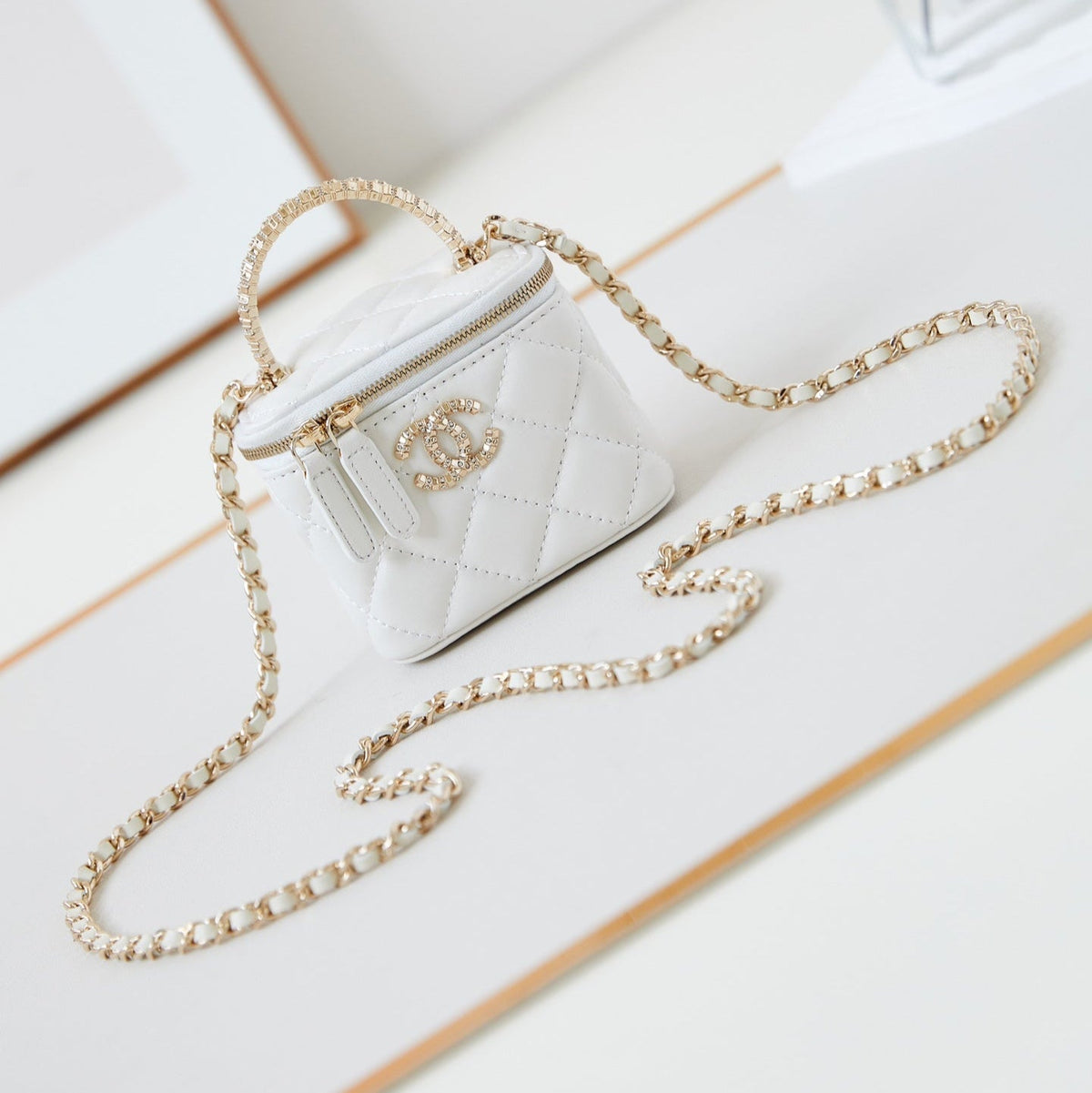 CHANEL 25S MINI VANITY BAG 11 CM IN WHITE LAMBSKIN WITH CRYSTAL-EMBELLISHED CC LOGO