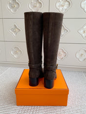 HM 25S TALL BOOTS 50 MM IN DARK BROWN SUEDE WITH GOLD HARDWARE