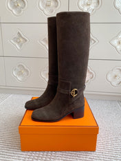 HM 25S TALL BOOTS 50 MM IN DARK BROWN SUEDE WITH GOLD HARDWARE