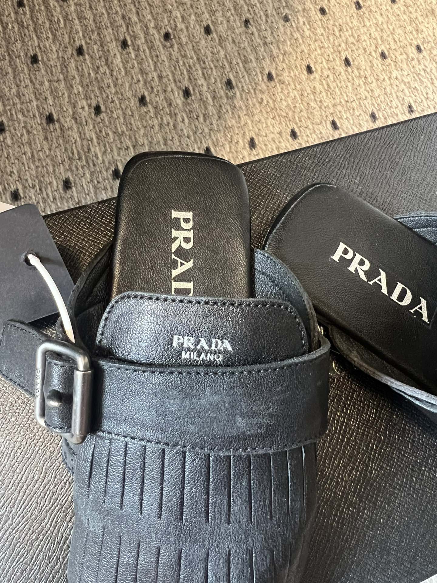 PRADA 25S SHUFFLE LEATHER THONG SANDALS IN BLACK CALFSKIN