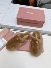 MIUMIU 26S MULES IN LIGHT BROWN SHEARLING 