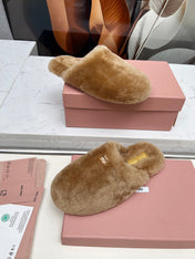 MIUMIU 26S MULES IN LIGHT BROWN SHEARLING 