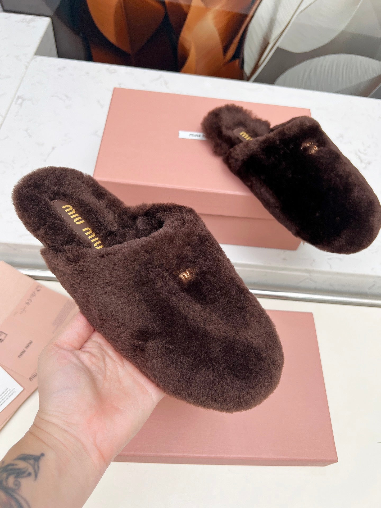 MIUMIU 26S MULES IN DARK BROWN SHEARLING 