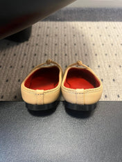 BOTTEGA VENETA 26S FLAT MULES IN BEIGE LAMBSKIN