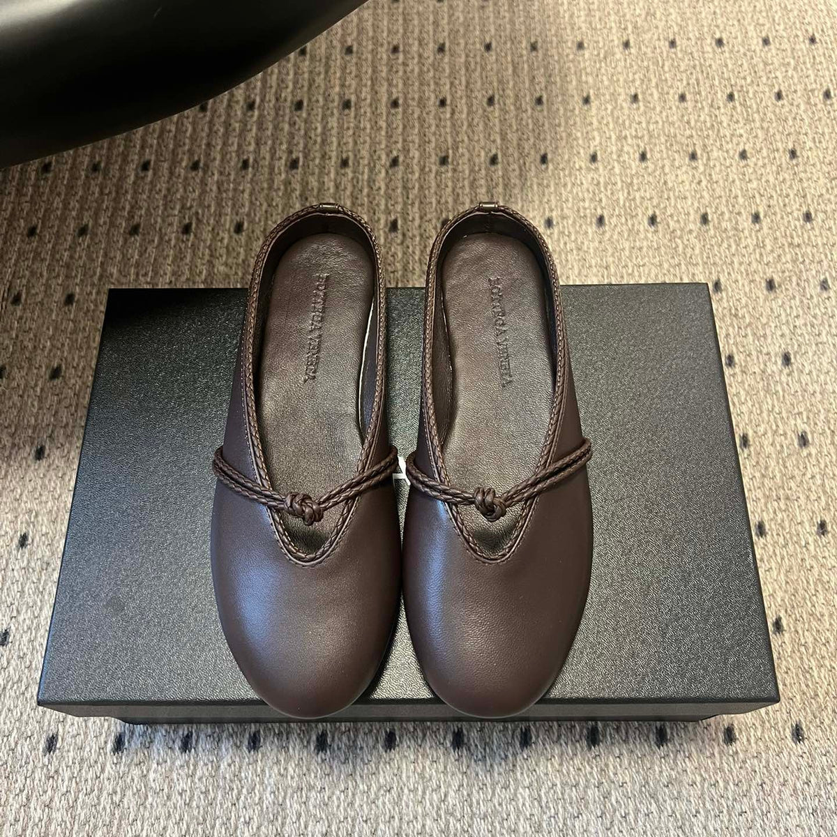 BOTTEGA VENETA 26S FLAT MULES IN DARK BROWN LAMBSKIN