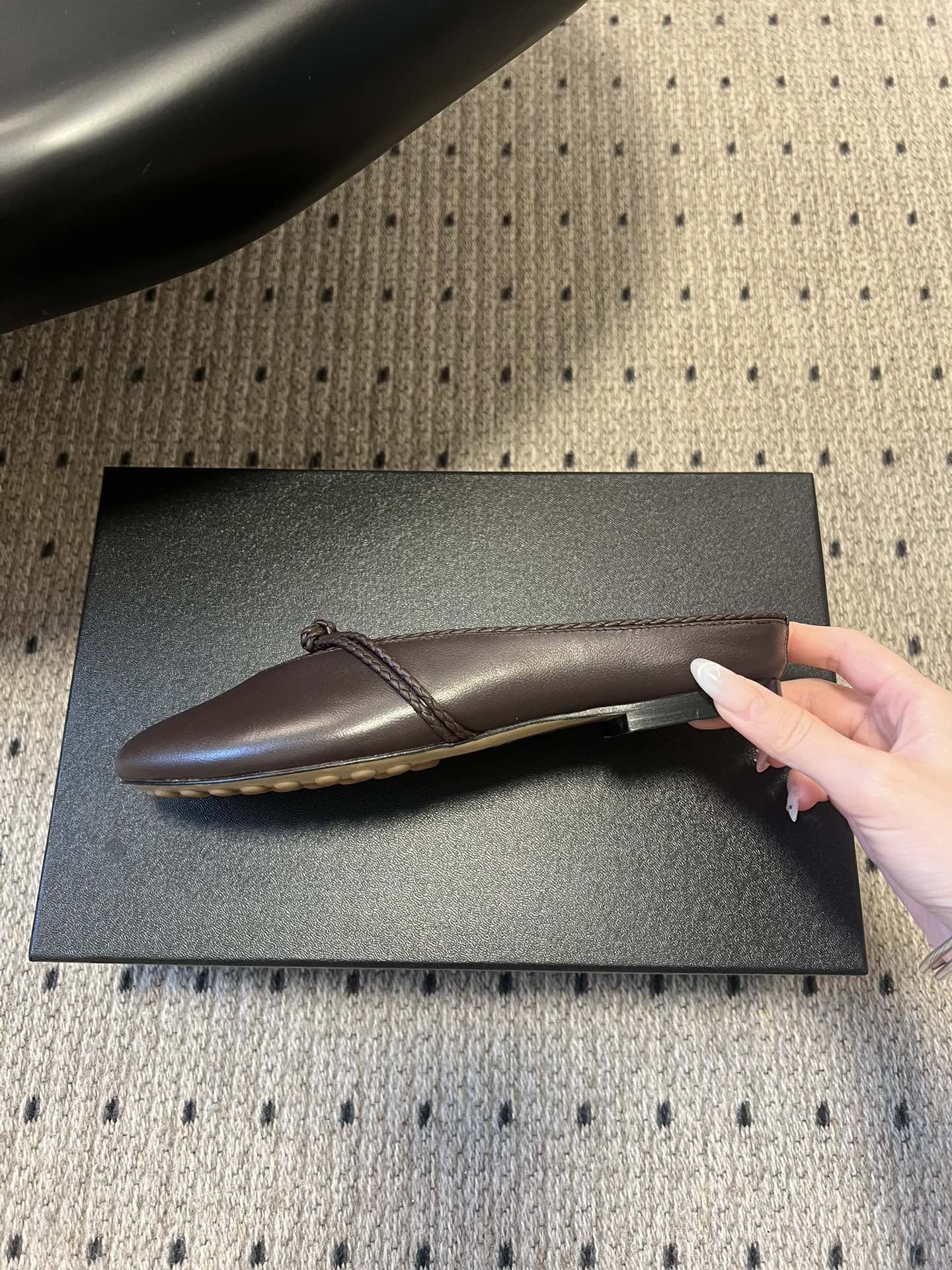 BOTTEGA VENETA 26S FLAT MULES IN DARK BROWN LAMBSKIN