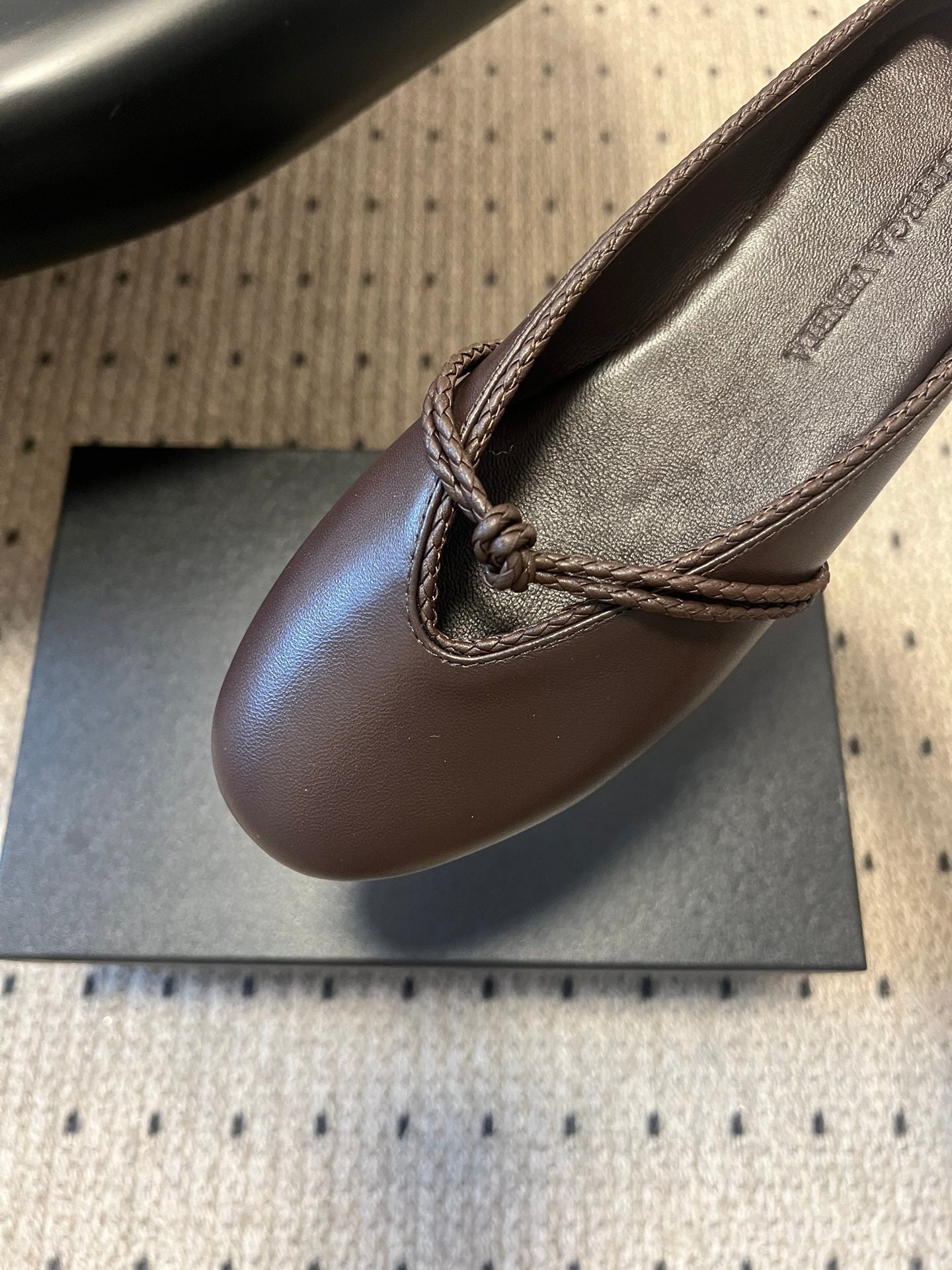 BOTTEGA VENETA 26S FLAT MULES IN DARK BROWN LAMBSKIN