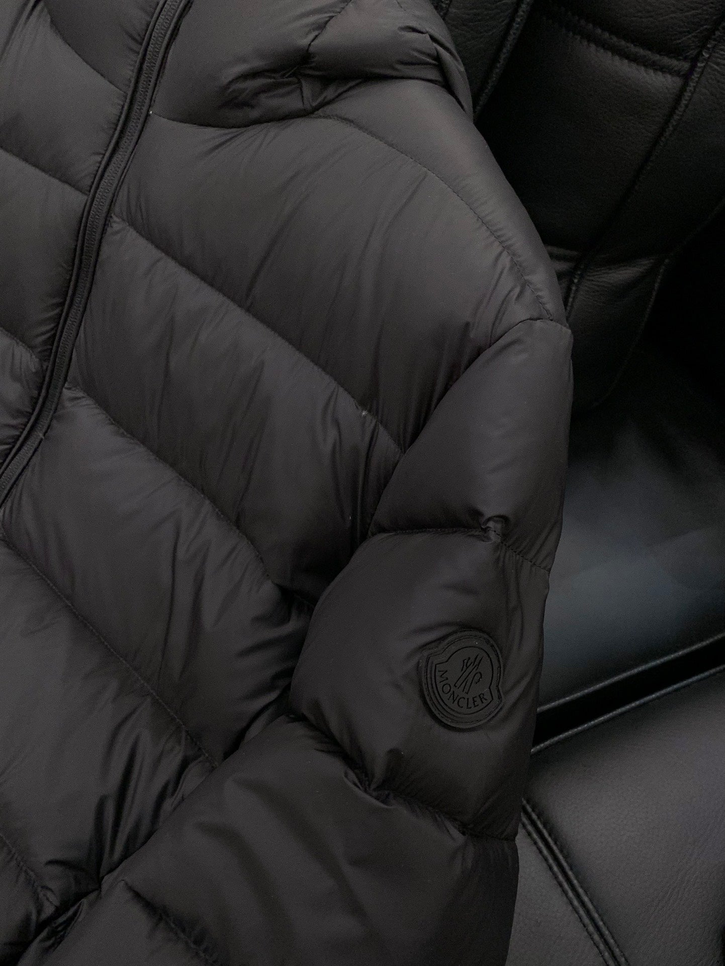 MONCLER 25S DOWN JACKET 300