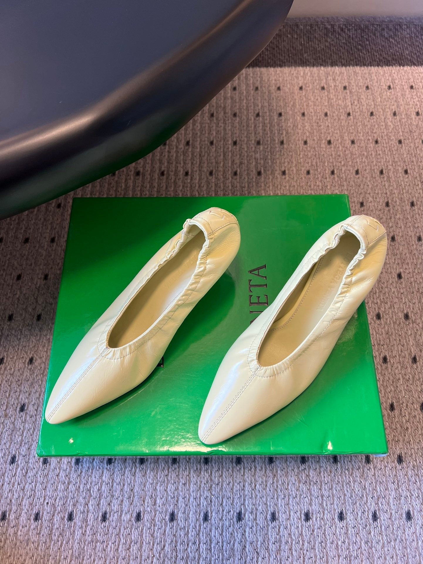 BOTTEGA VENETA 26S HIGH HEELS 40 MM IN CREAM WHITE CALFSKIN