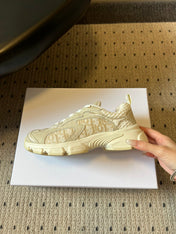 DIOR 26S VIBE SNEAKER 55MM IN GOLD DIOR OBLIQUE LUSENTI EMBROIDERED COTTON AND BEIGE SUEDE