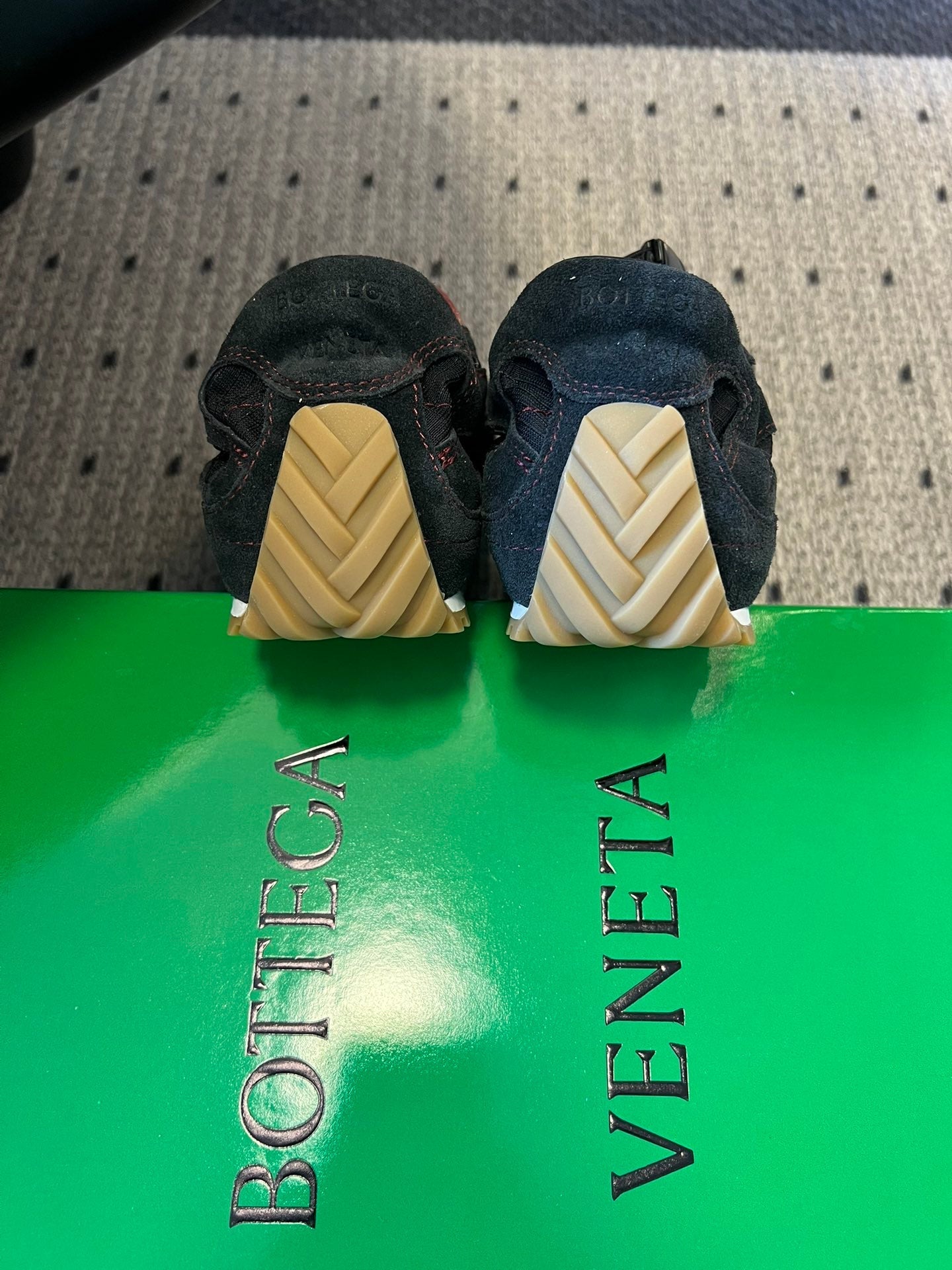 BOTTEGA VENETA 26S SNEAKERS IN BLACK SUEDE AND MESH FABRIC