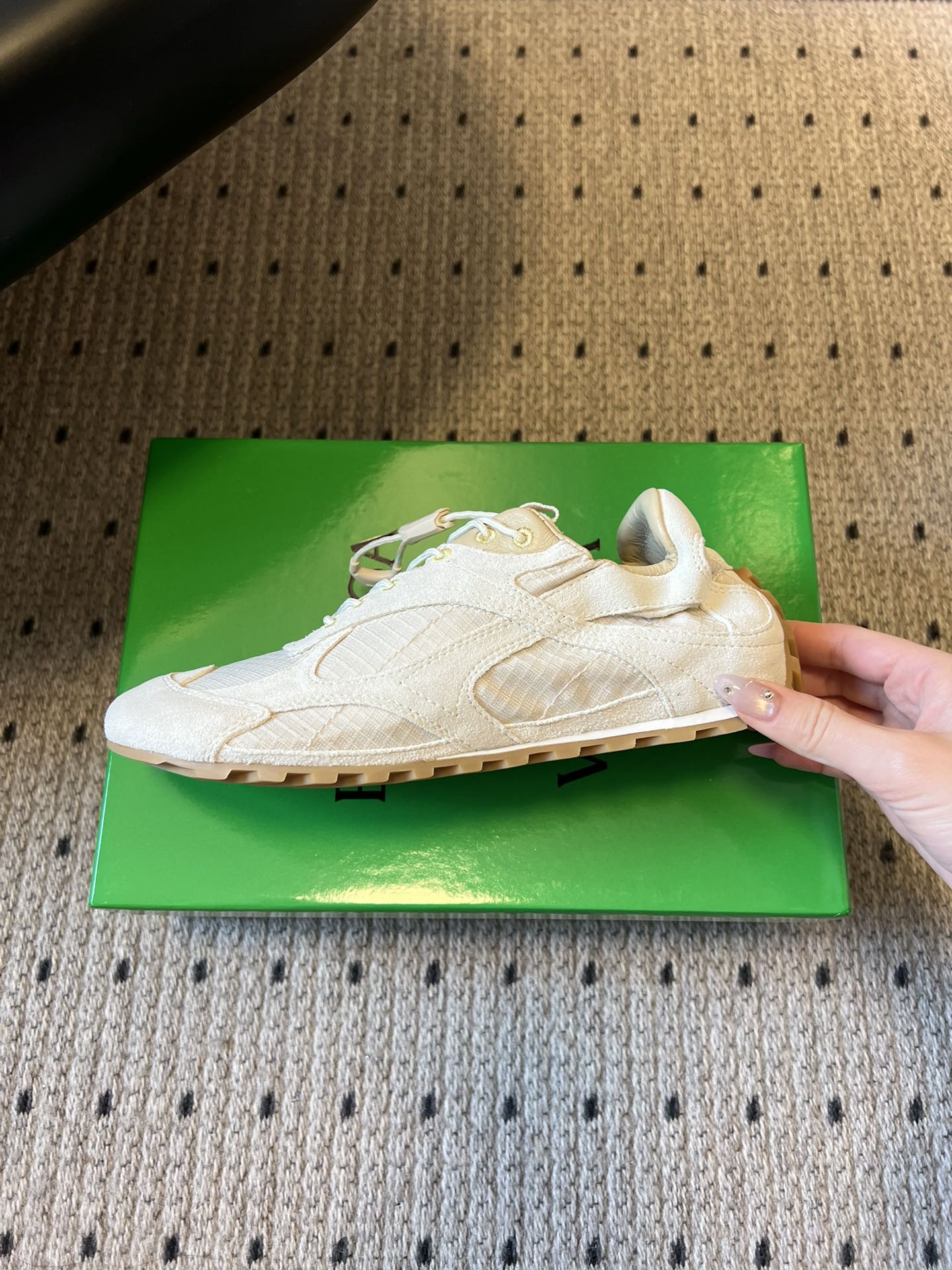 BOTTEGA VENETA 26S SNEAKERS IN CREAM WHITE SUEDE AND MESH FABRIC