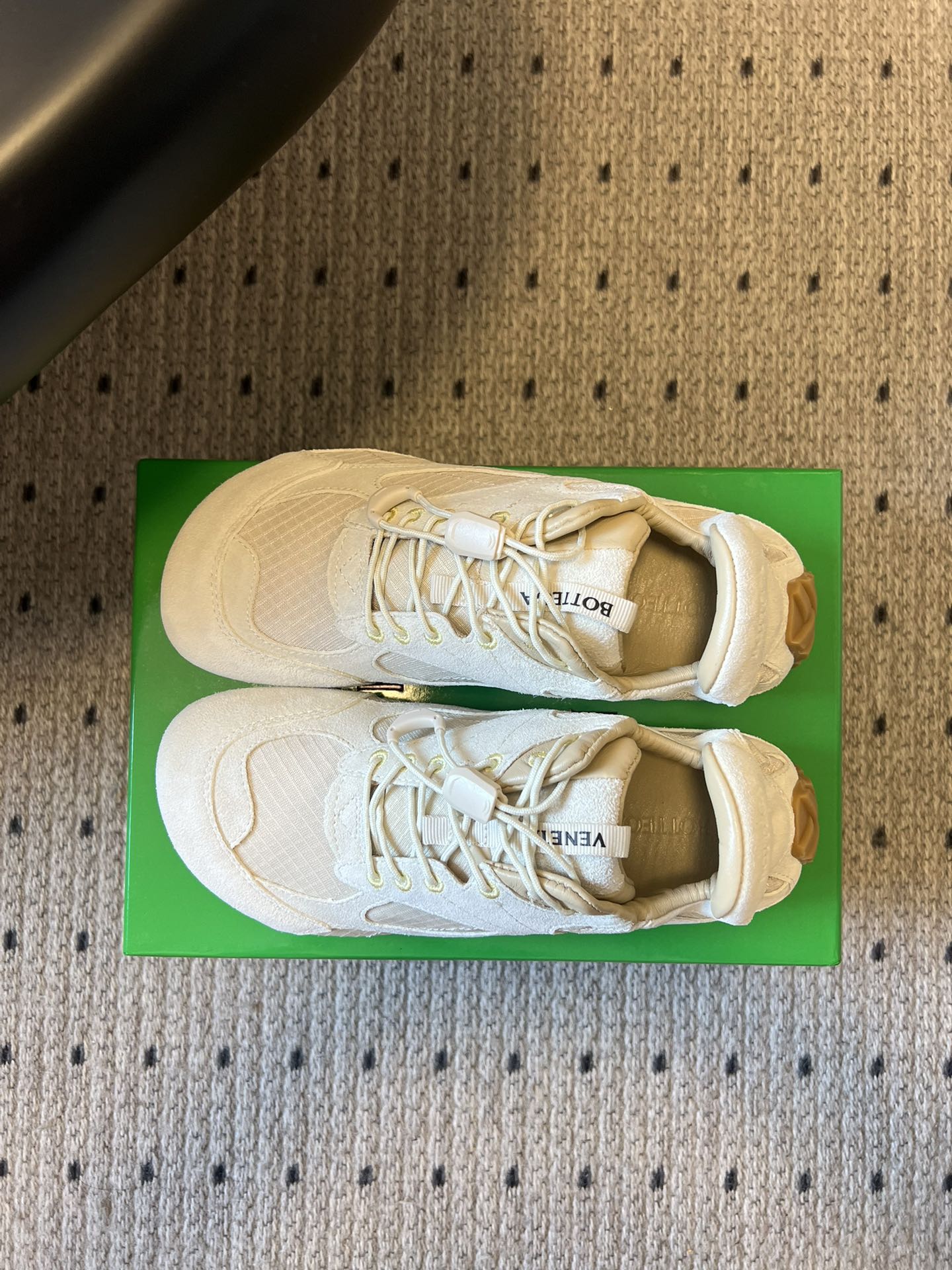 BOTTEGA VENETA 26S SNEAKERS IN CREAM WHITE SUEDE AND MESH FABRIC