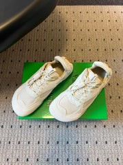 BOTTEGA VENETA 26S SNEAKERS IN CREAM WHITE SUEDE AND MESH FABRIC