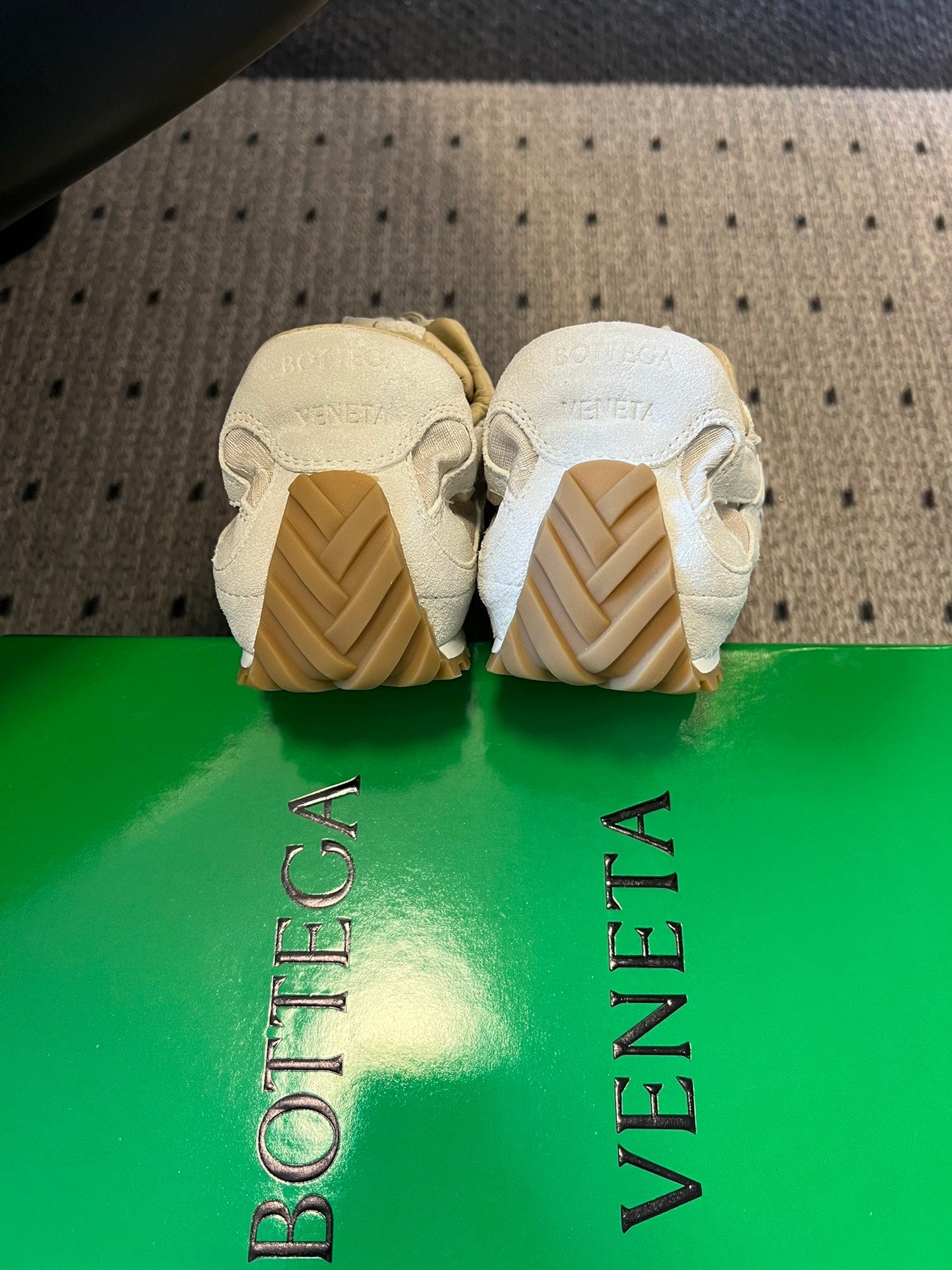 BOTTEGA VENETA 26S SNEAKERS IN CREAM WHITE SUEDE AND MESH FABRIC