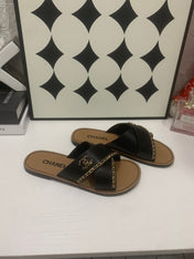 CHANEL 26S SANDALS IN BLACK CALFSKIN WITH DOUBLE C CHAIN DETAIL