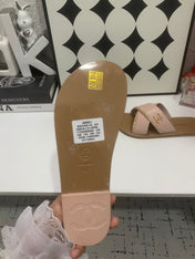 CHANEL 26S SANDALS IN TAUPE PINK CALFSKIN WITH DOUBLE C CHAIN DETAIL