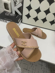 CHANEL 26S SANDALS IN TAUPE PINK CALFSKIN WITH DOUBLE C CHAIN DETAIL