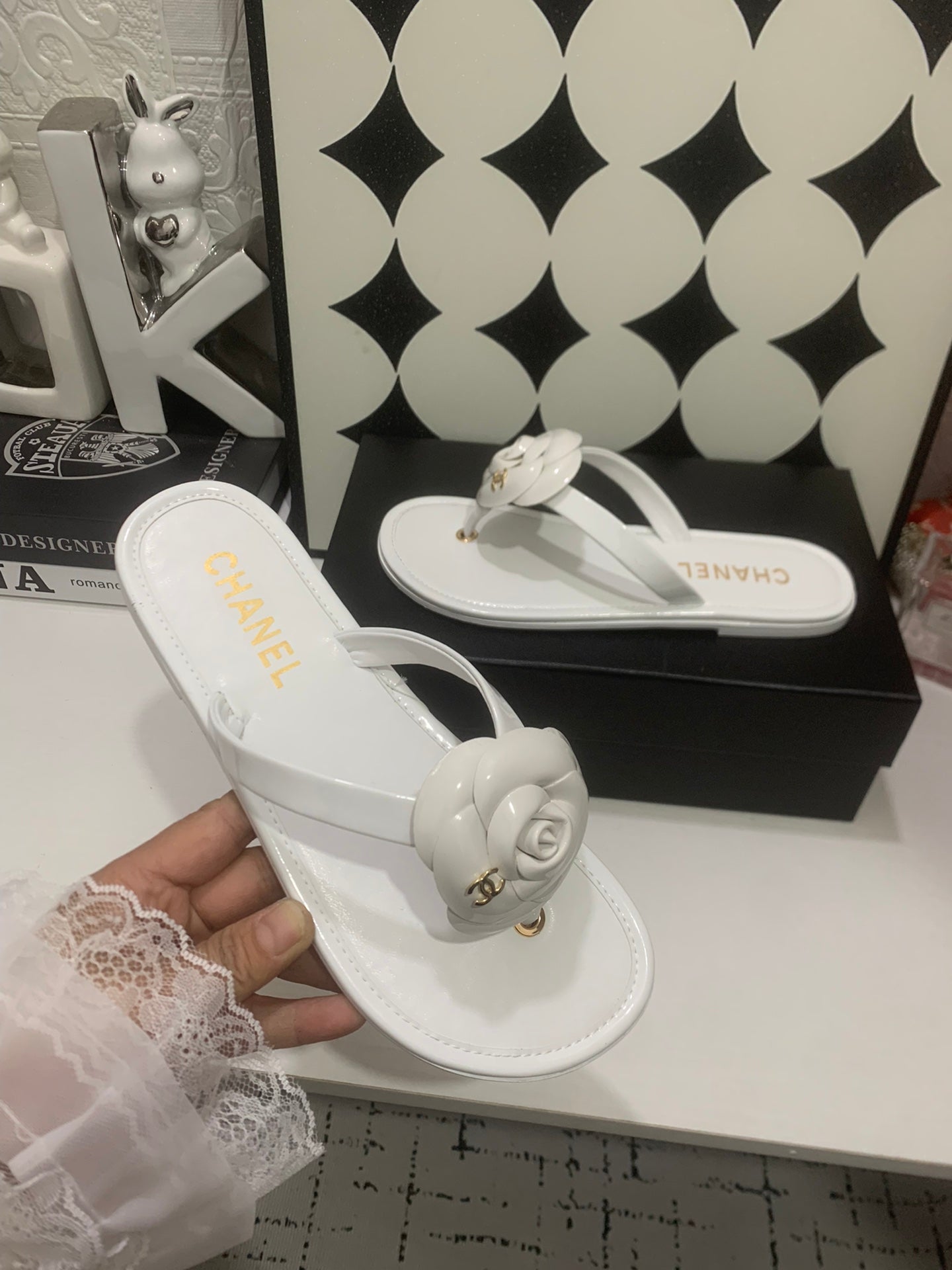 CHANEL 26S THONG SANDALS IN WHITE LAMBSKIN WITH FLORAL