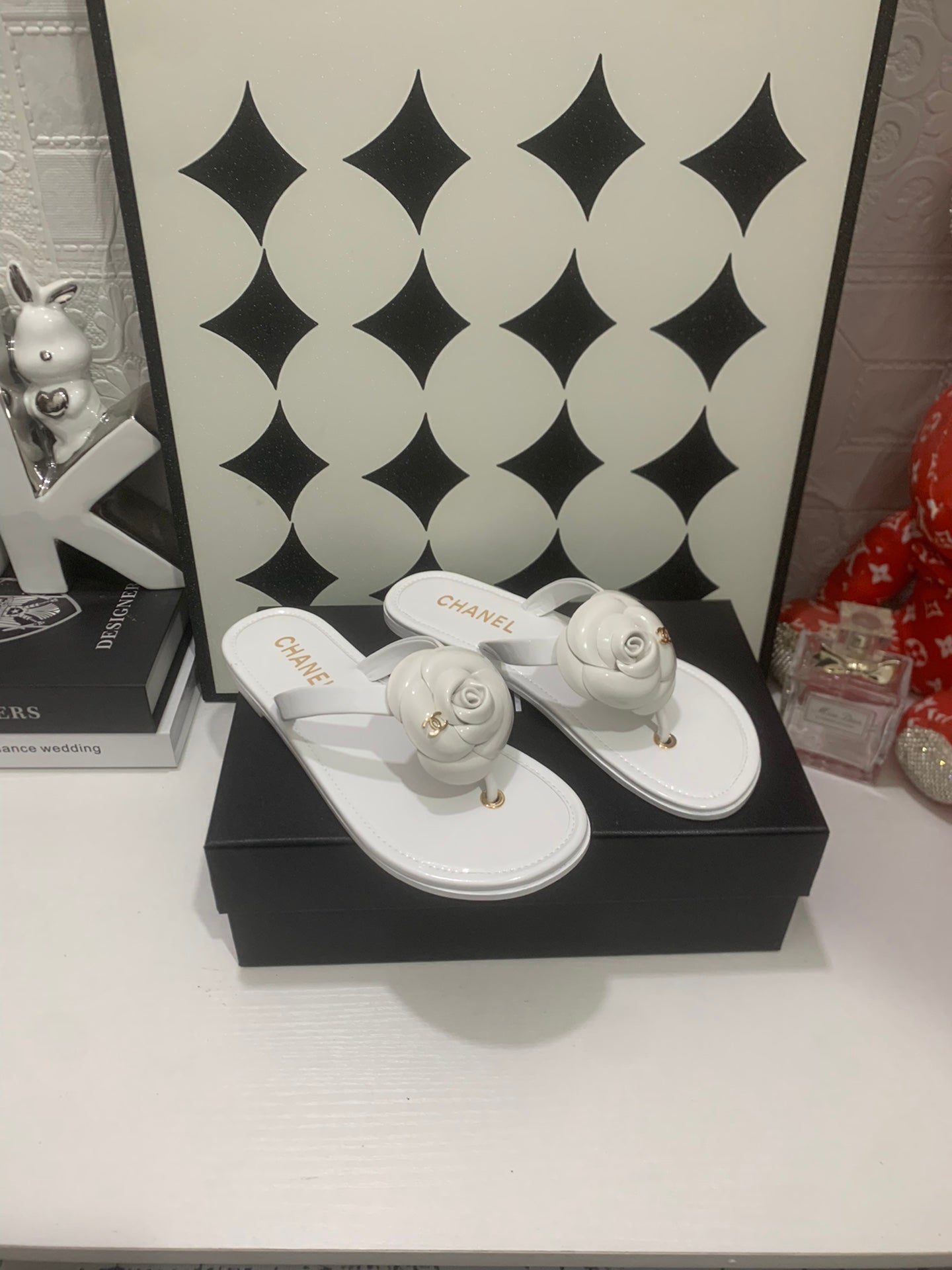 CHANEL 26S THONG SANDALS IN WHITE LAMBSKIN WITH FLORAL