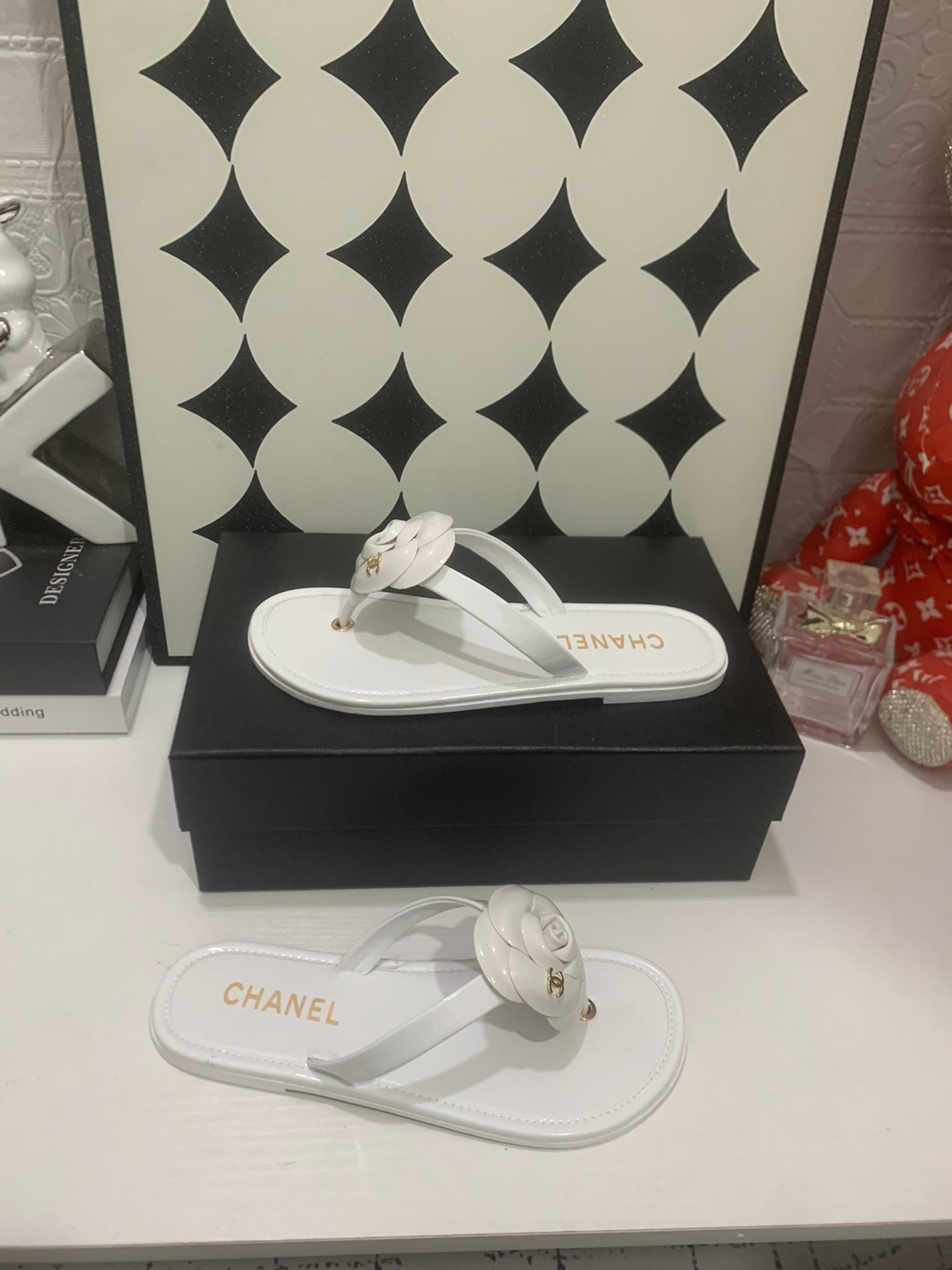 CHANEL 26S THONG SANDALS IN WHITE LAMBSKIN WITH FLORAL
