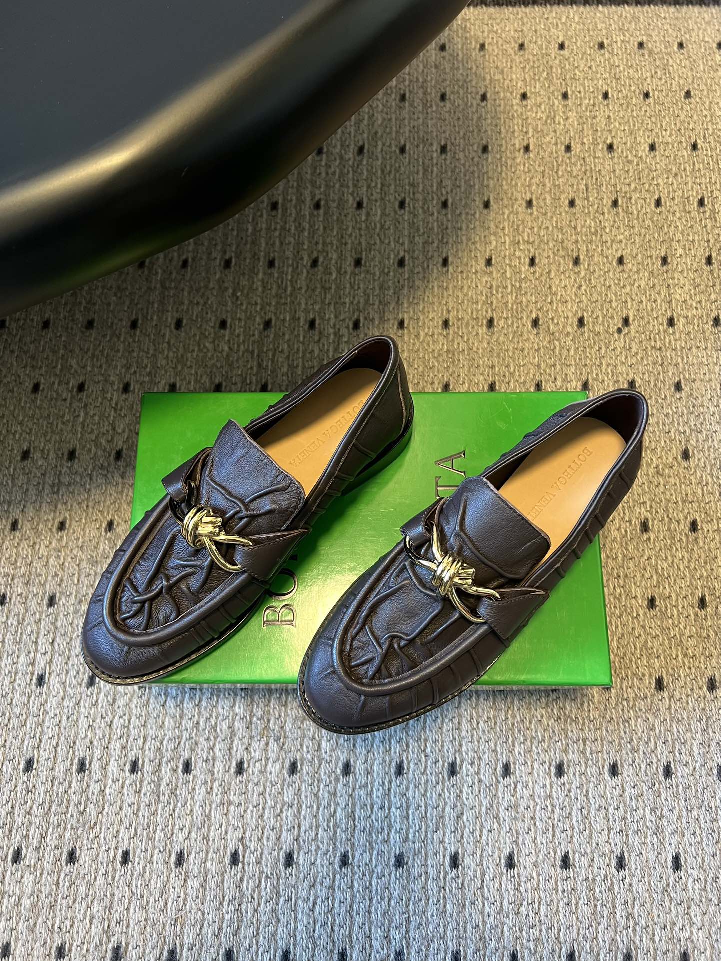 BOTTEGA VENETA 26S LOAFERS IN CHOCOLATE BROWN LAMBSKIN WITH GOLD HARDWARE