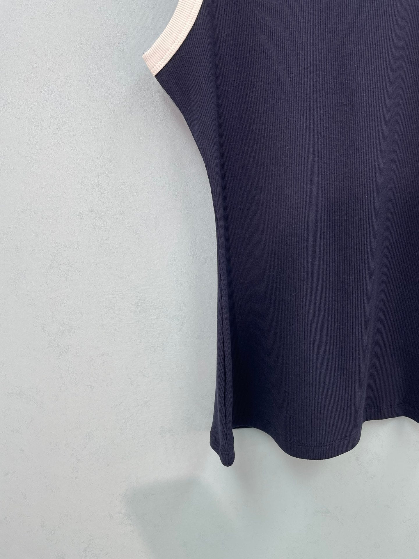 PRADA 26S SLEEVELESS TOP STYLE 946