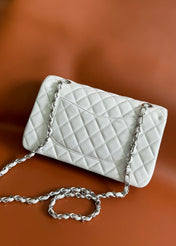 FLAP BAG 25 IN WHITE CAVIAR LAMBSKIN SILVER HARDWARE