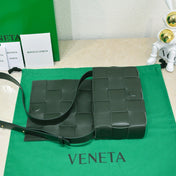 CASSETTE 23 IN DARK GREEN CALFSKIN