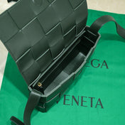 CASSETTE 23 IN DARK GREEN CALFSKIN